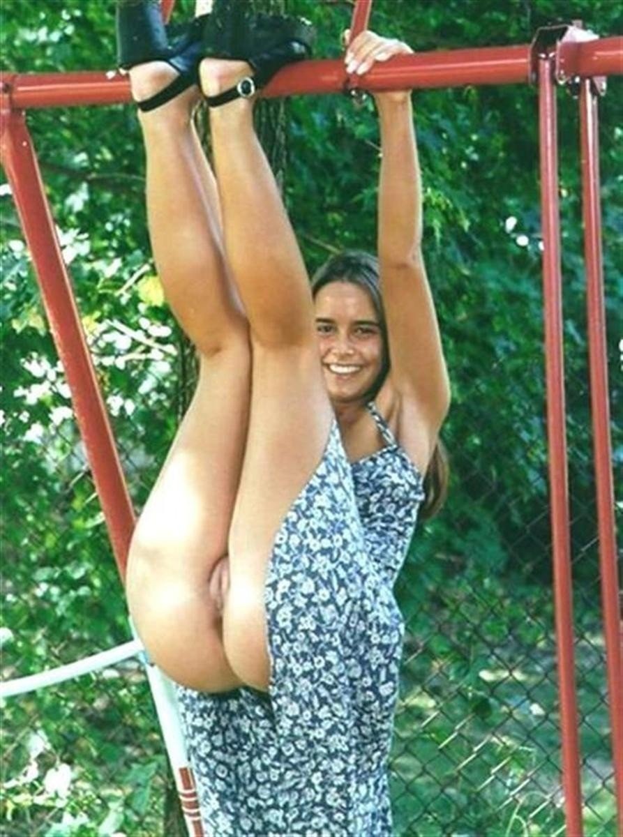 Girls on the horizontal bar without panties