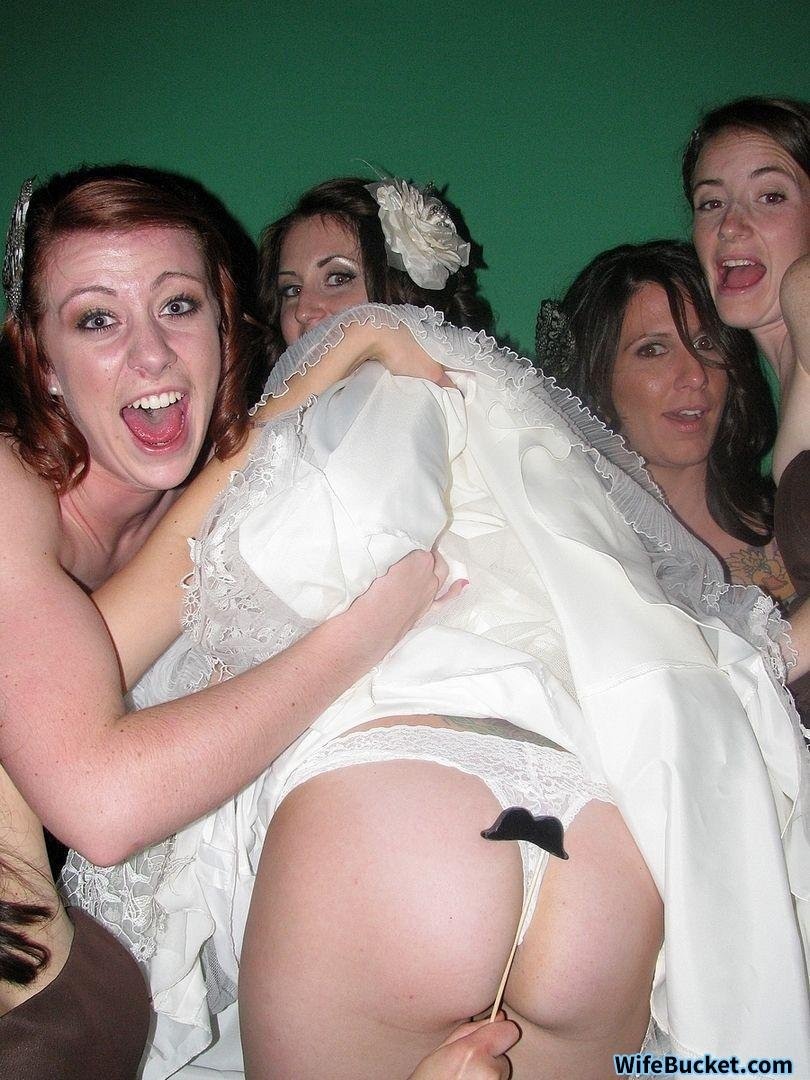 I lit up without panties at the wedding