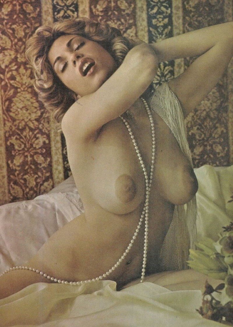 Retro hairy brunettes