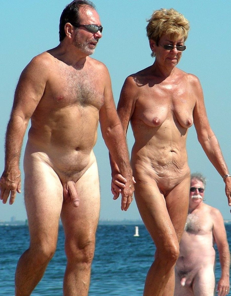 Naked mature pairs in nature