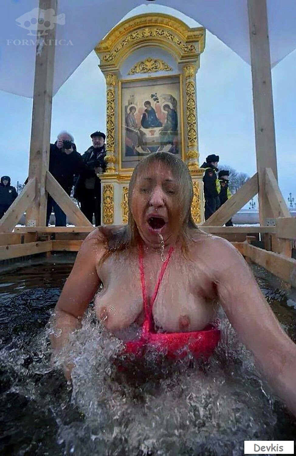 Anastasia Salchenko, Nudist walrus