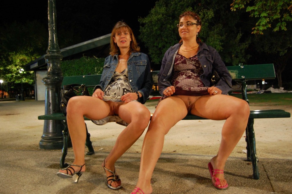 Mature without panties on the street