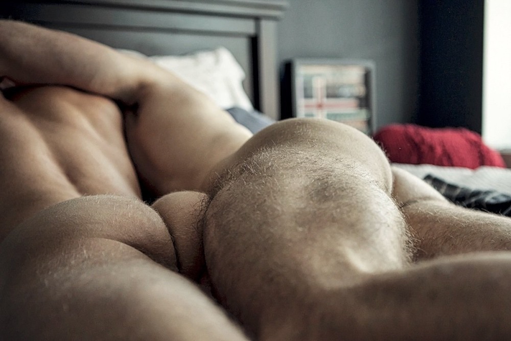 Beautiful poses of naked guys
