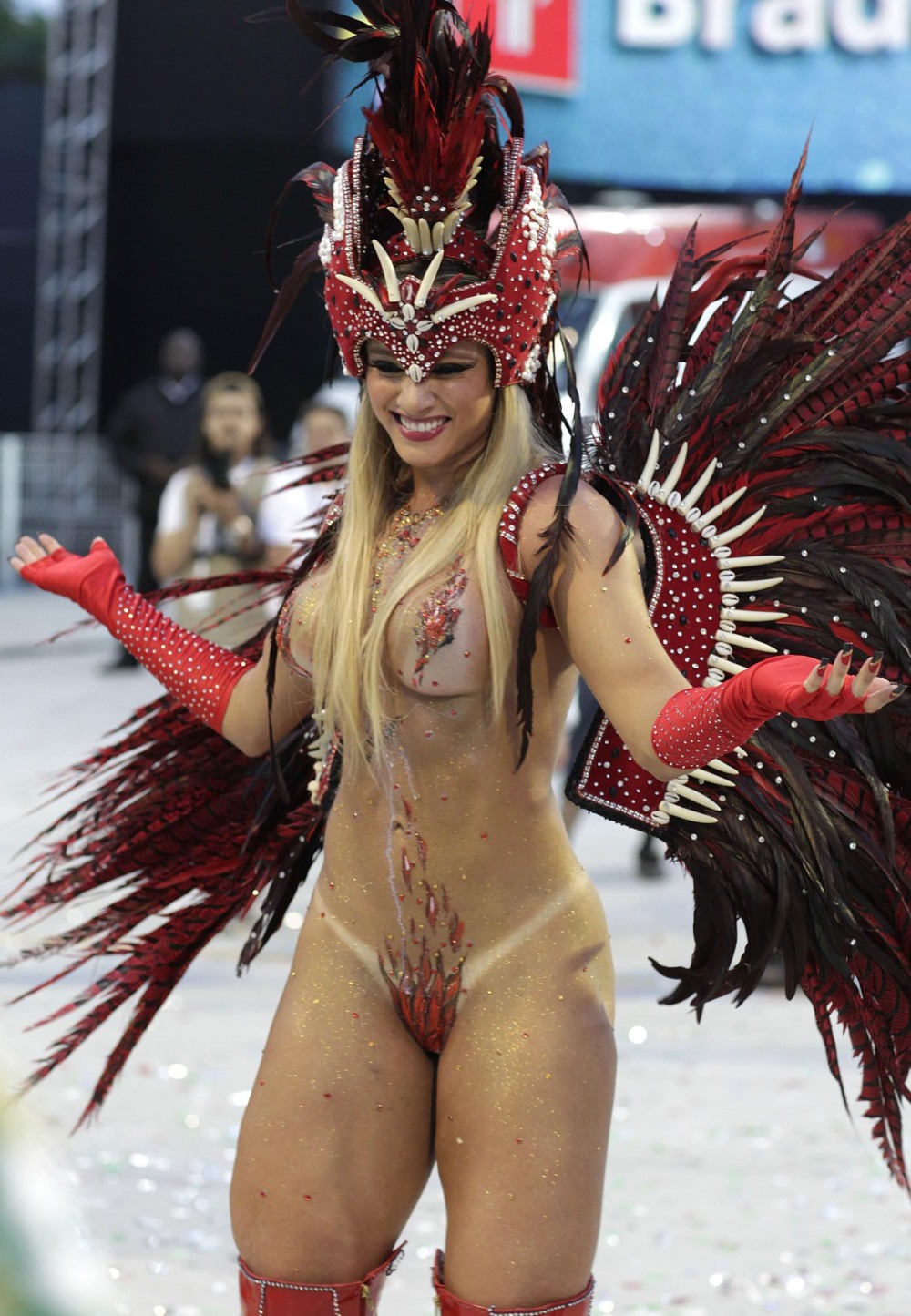 NAKED Vivian Castro. Carnival