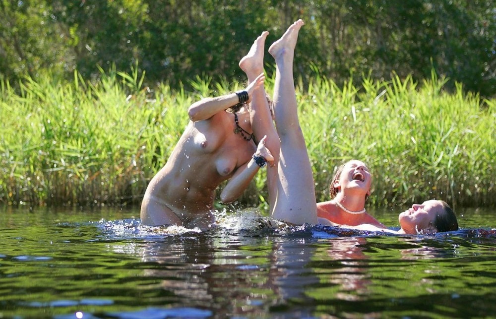 Young pussy on the river