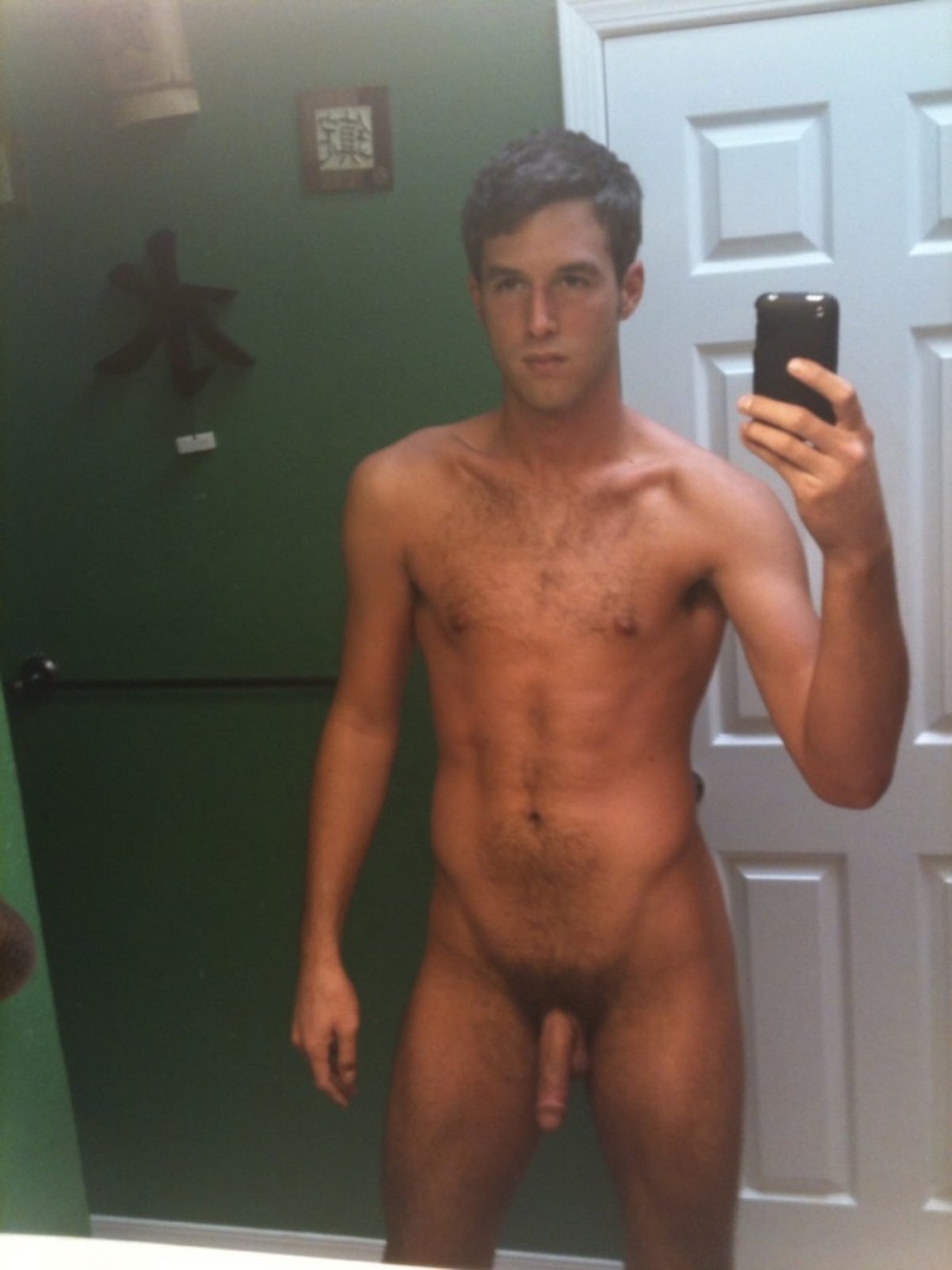 Naked guy in front of the mirror