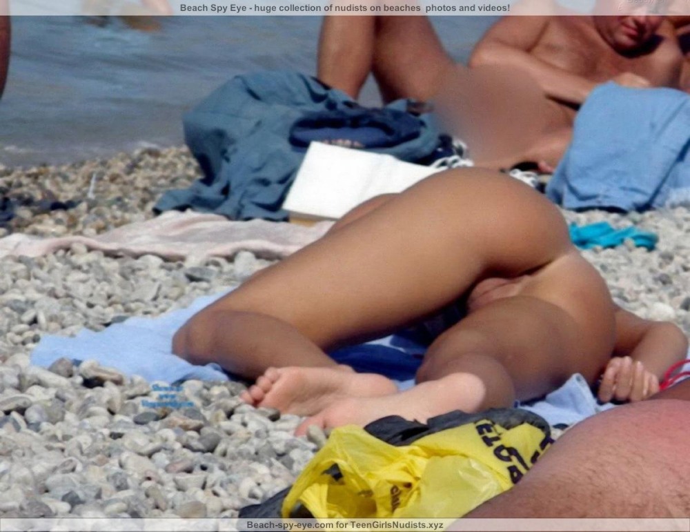 Girls on the beach spied