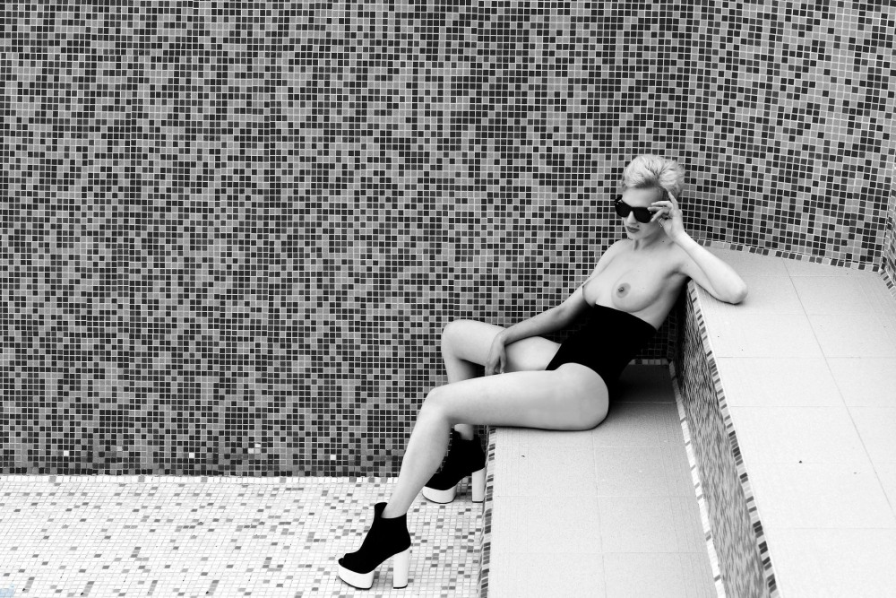 Lina Santi undresses