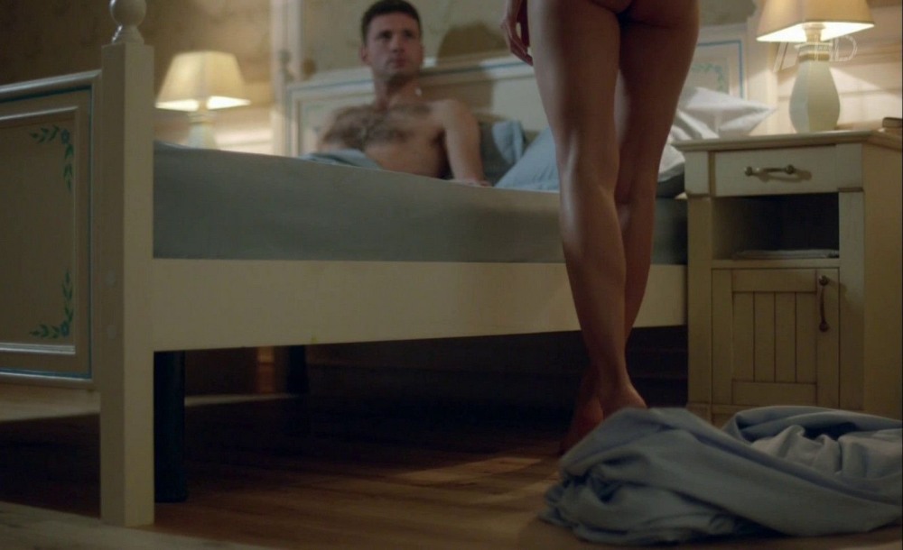 Rosario Dawson without underwear
