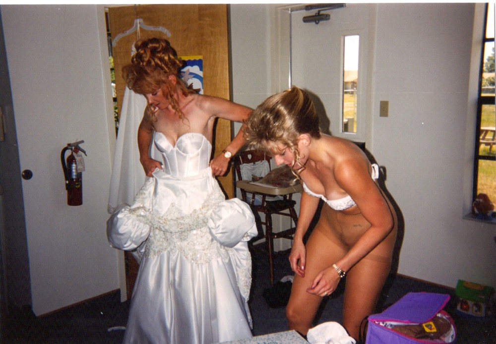 Random nude at a wedding
