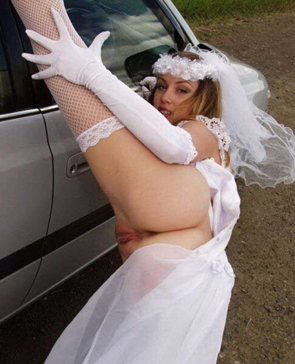 Striptease at a wedding without panties