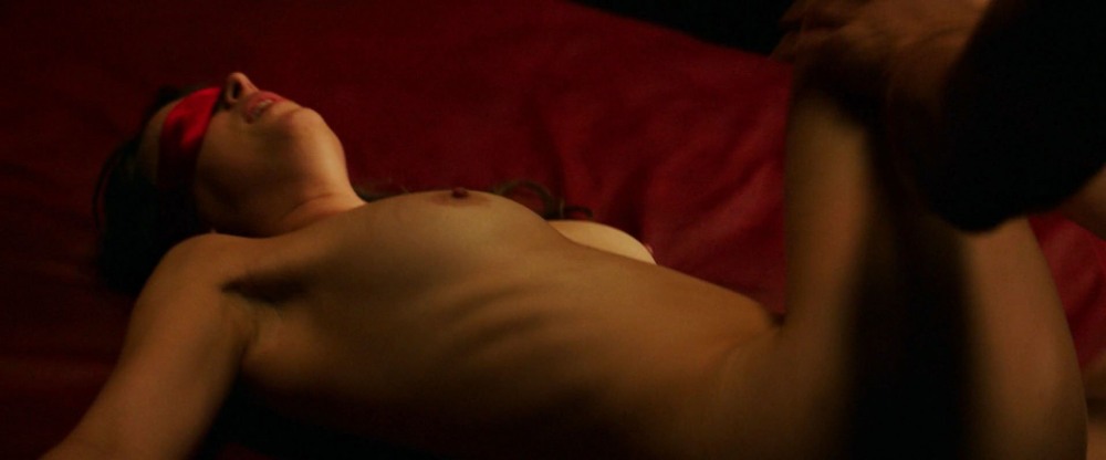 Actress Dakota Johnson Naked