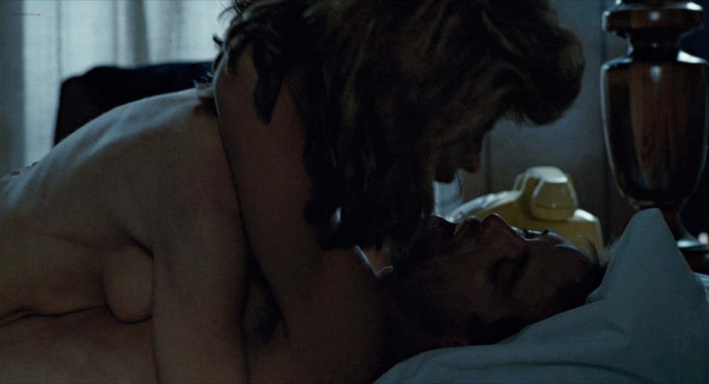 Linda Hamilton Toples