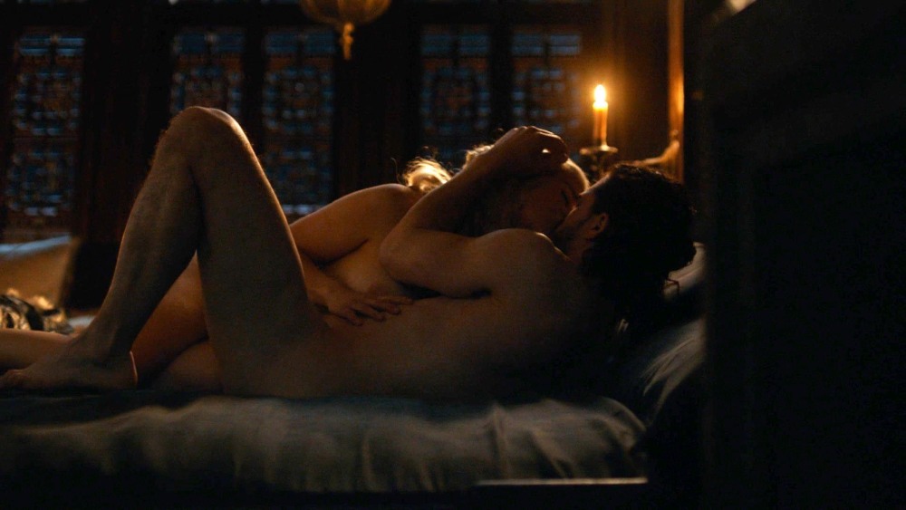 Igri Prestolov Emilia Clark Golaya