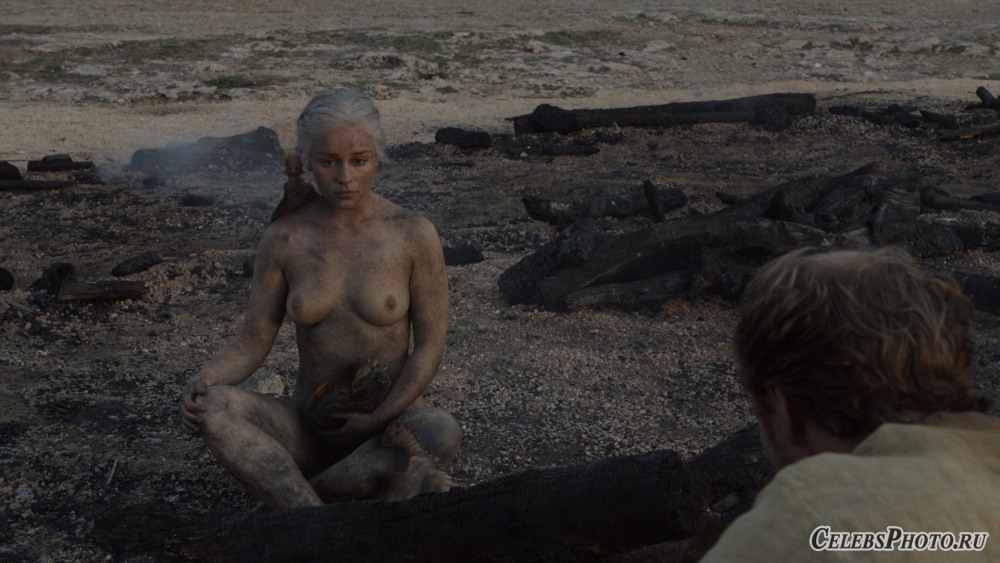 Emilia Clark Nudeka