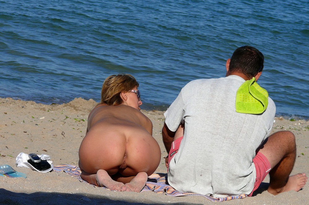Anal hole on the nudic beach