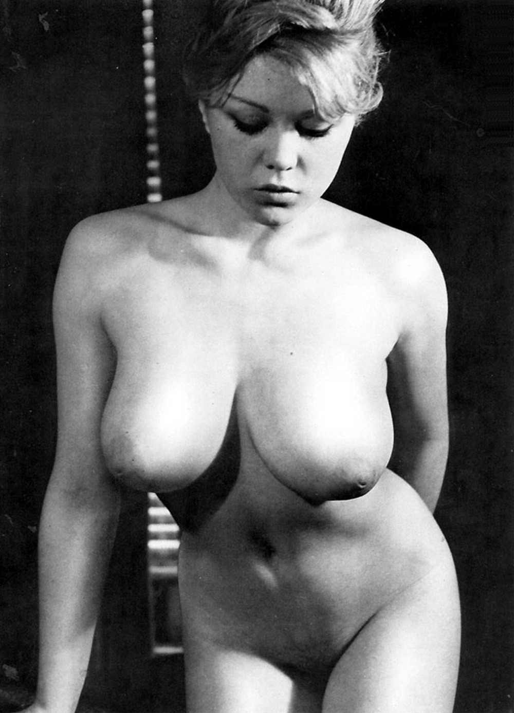 Retro girls undress