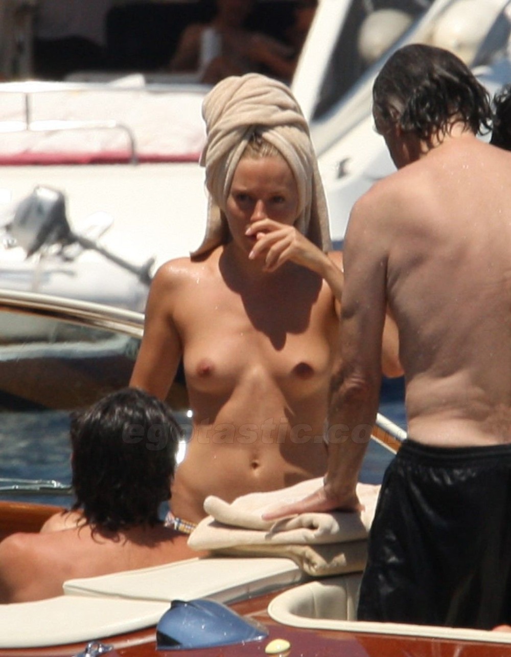 Sienna Miller Paparazzi without clothes