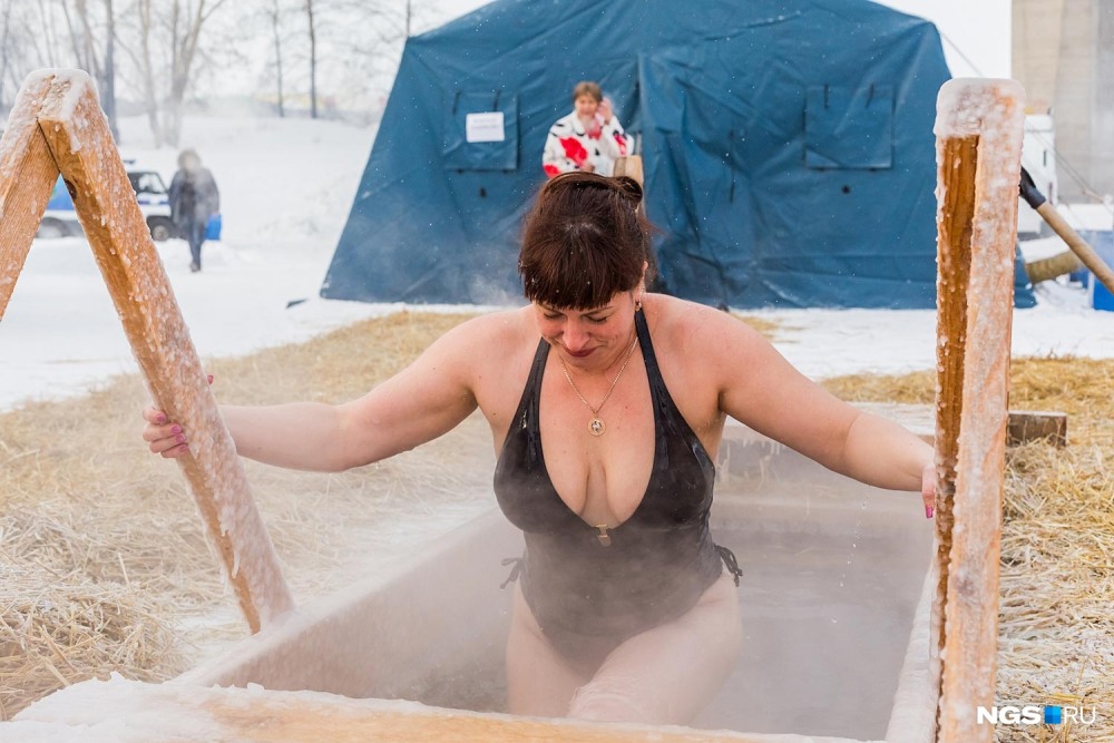 Inna Vladimir swimming in the hole