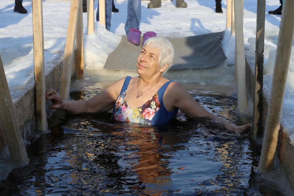 Sanna Marin bathes