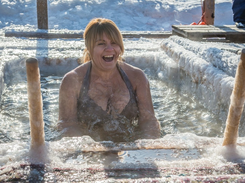 Bathing in the hole of a woman