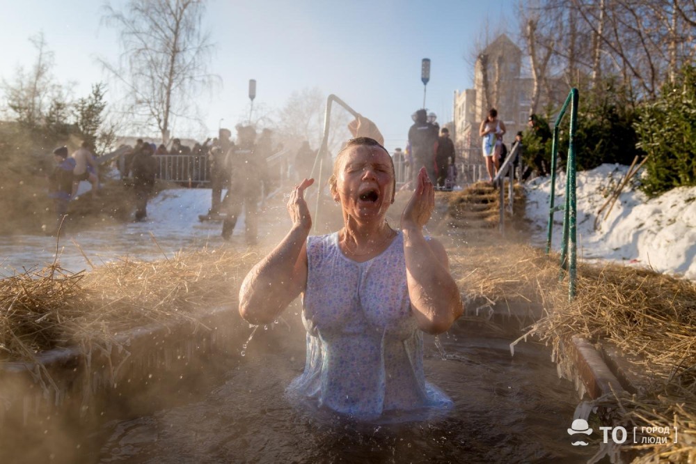 Epiphany bathing without complexes