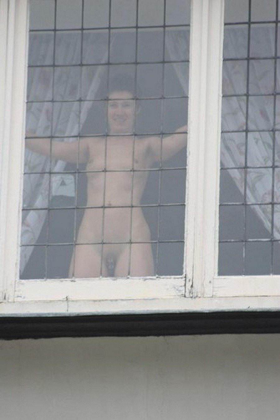 Spy in the windows and balconies of the nude