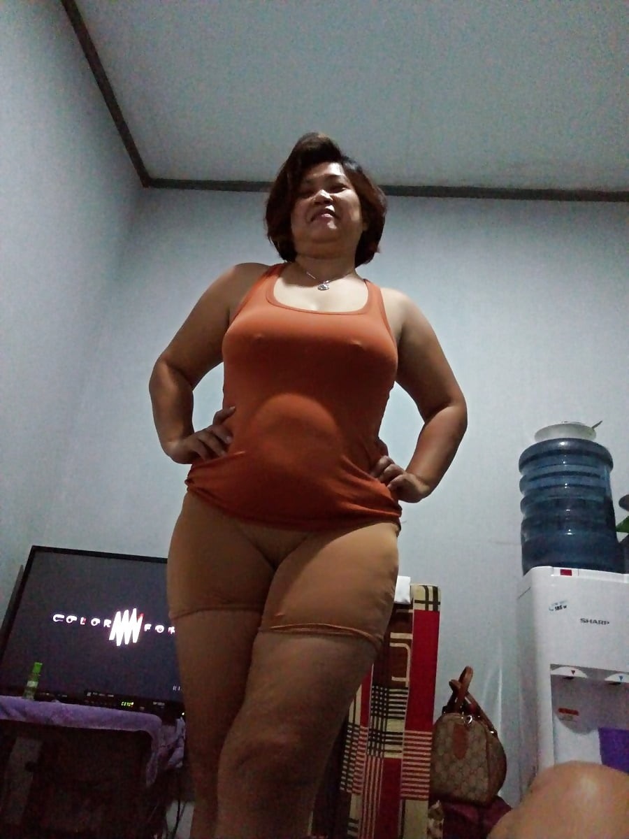 Fat brunette without panties