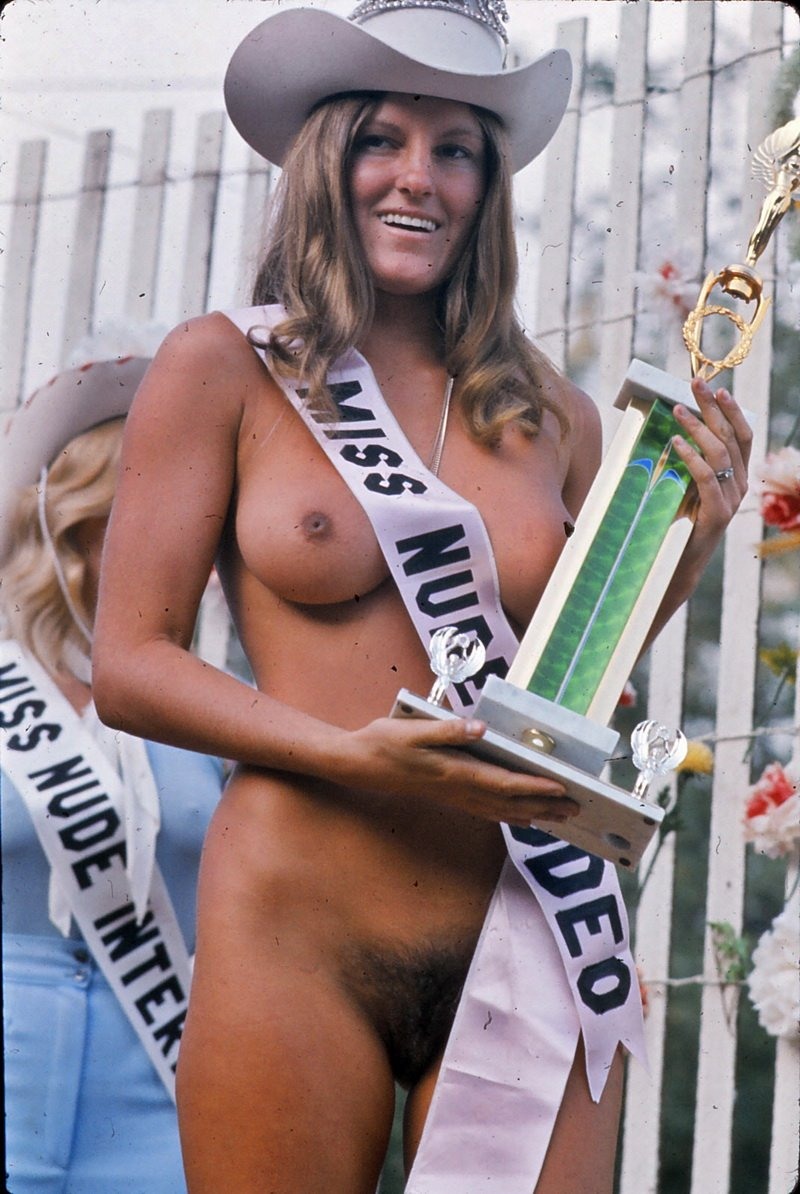 A lot of naked women retro