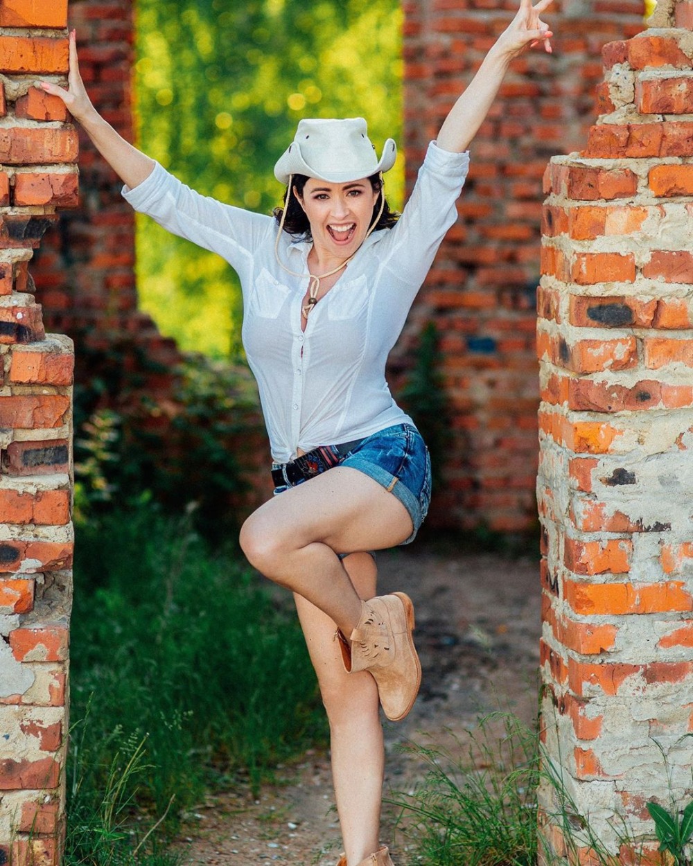 Tikhomirova love actress