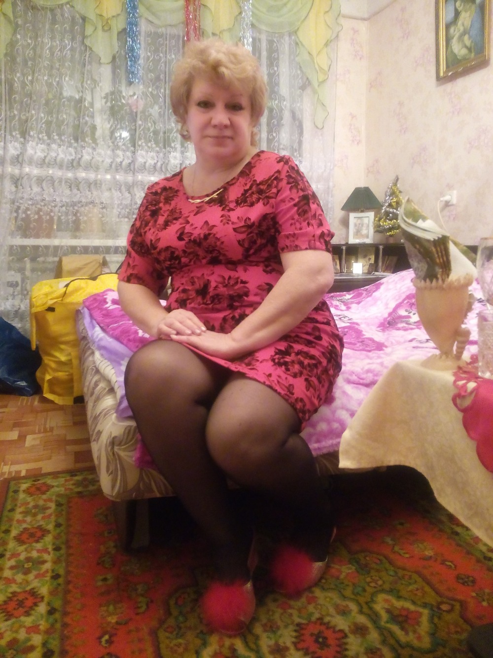 Older women for meetings with the phone