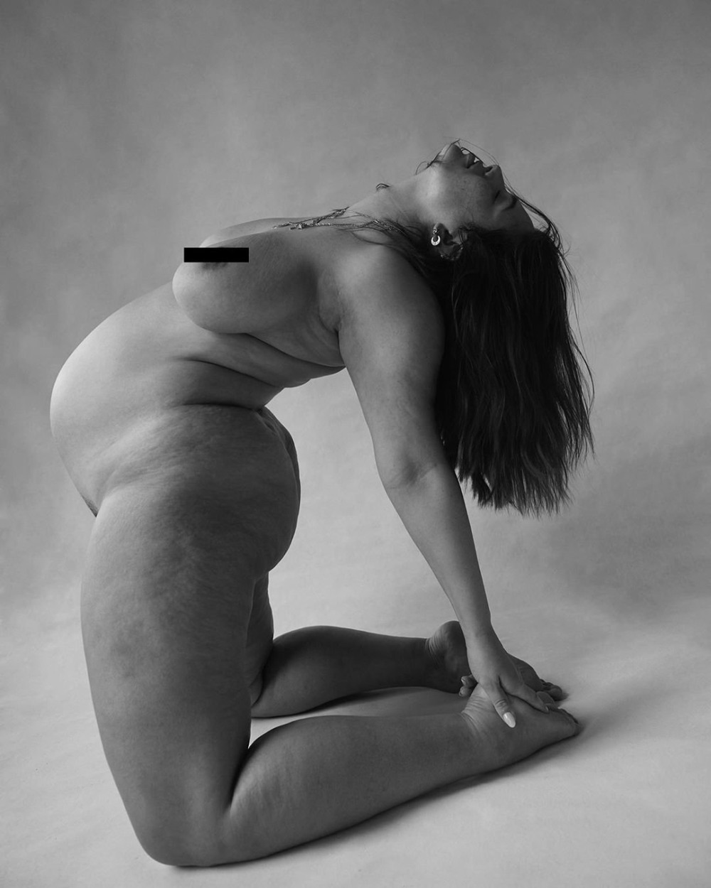 Model plus saz London Andrews Nude