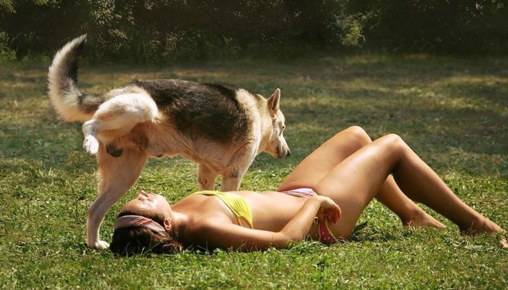The funniest girls with dogs