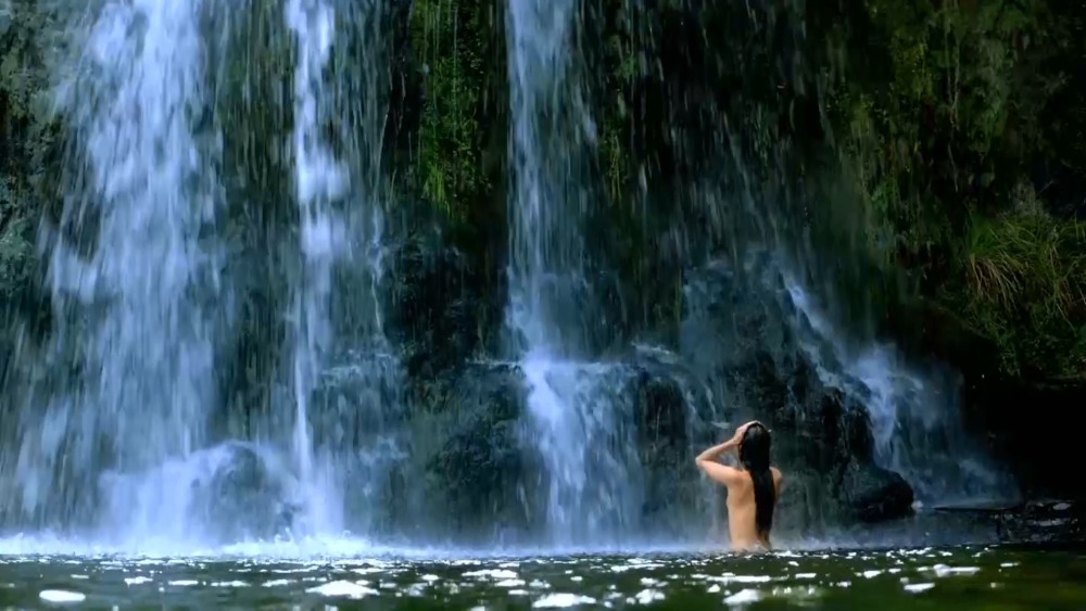 Poppy Dreiton Erotic scenes