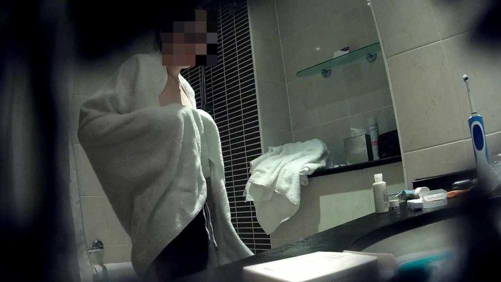 Masturbation in the women's toilet