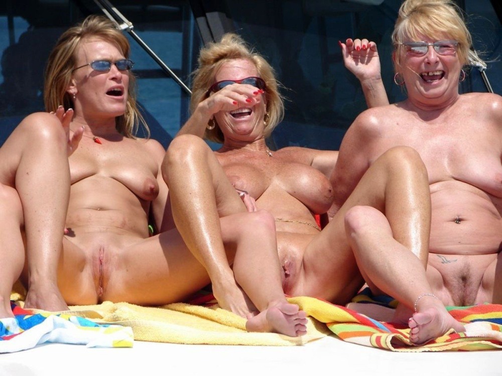Sports clitoris on the beach