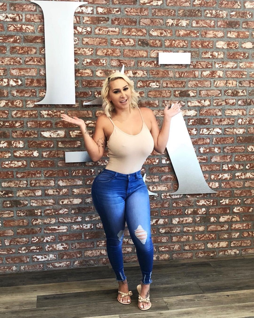 Chubby buttocks in jeans