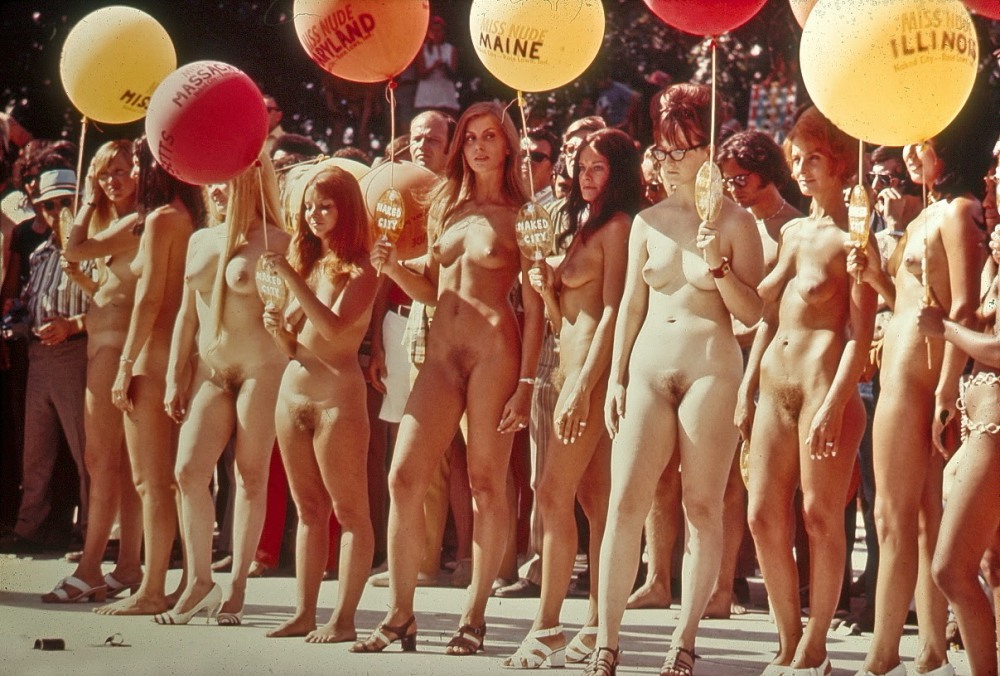 Beautiful retro nudist