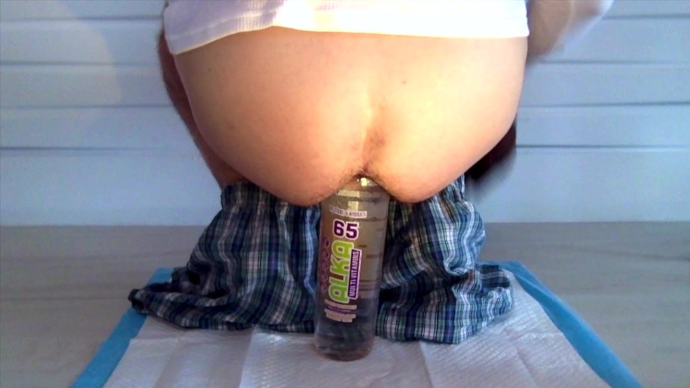 Bottle in anal amateur