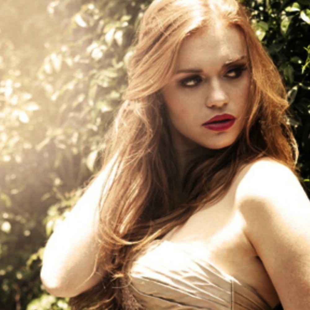 Cheryl Blossom is naked
