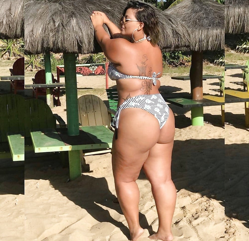 Women with big thighs on the beach