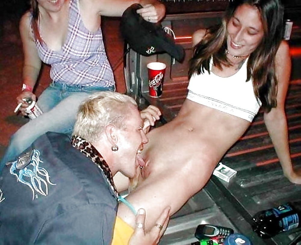 Cunnilingus in a public place