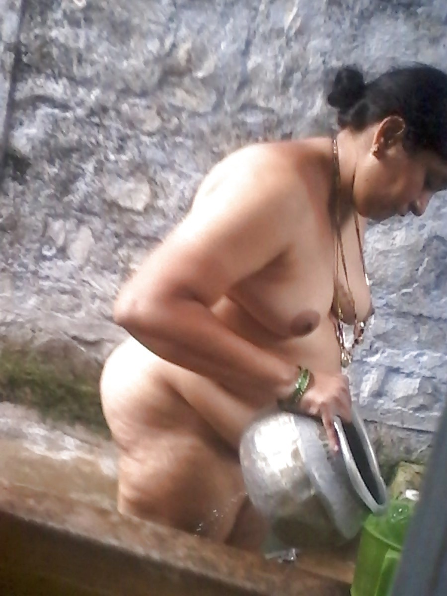 Naked Japanese amateur wet