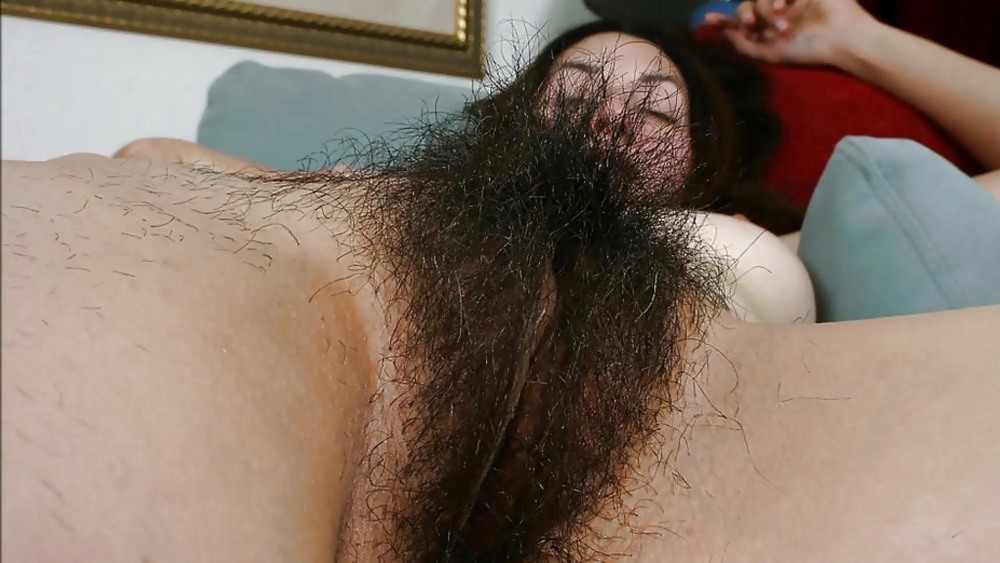 Hair thickets between the legs