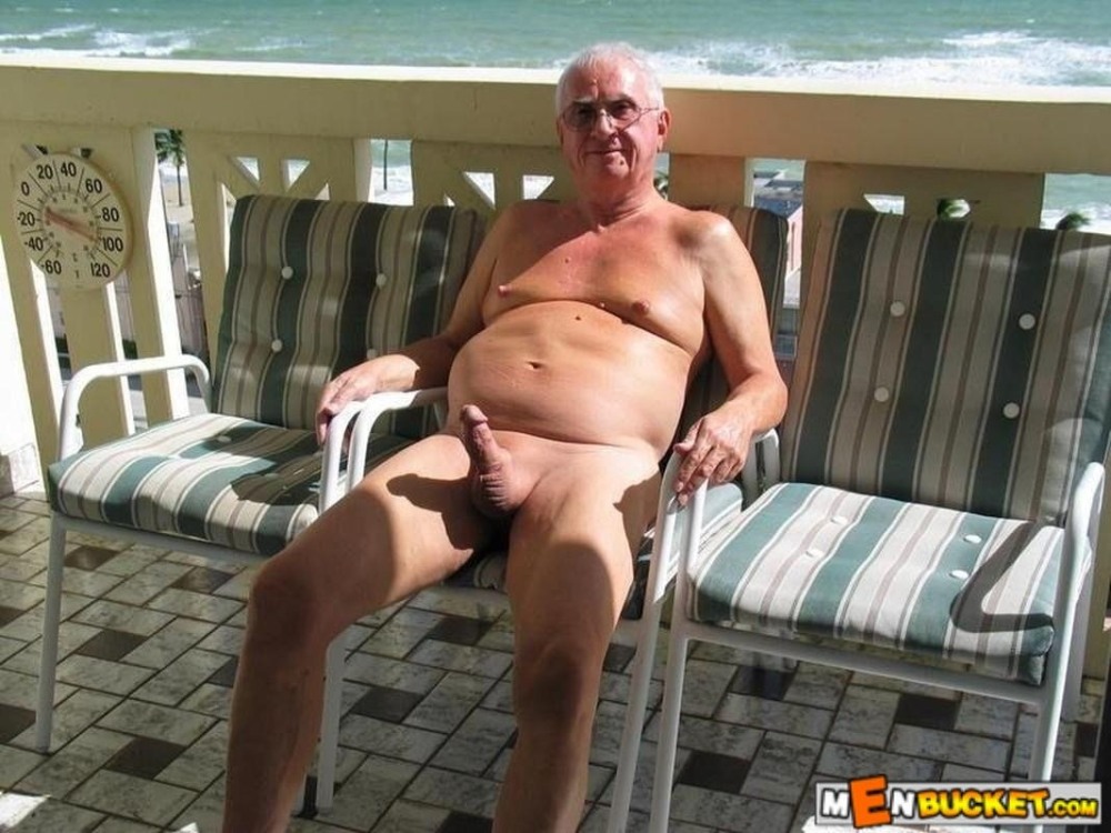 Adult women fuck on the beach