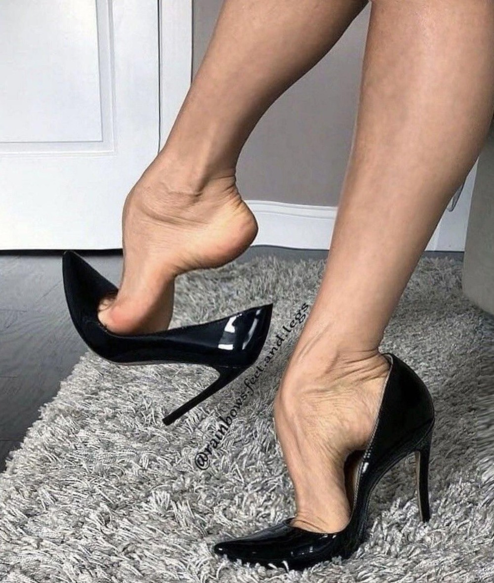 Tattoo on the foot in heels