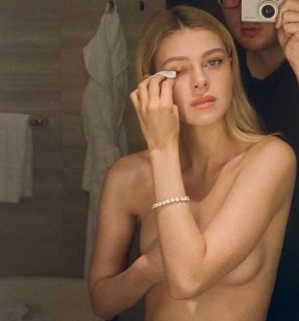 Nikola Rihova Naked