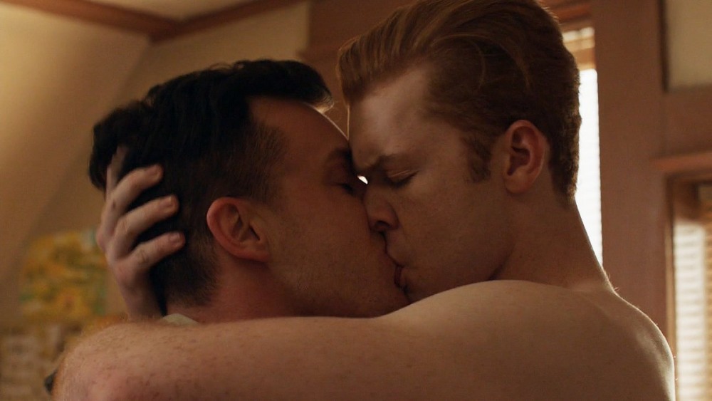 Shameless Karl and Bonnie kiss