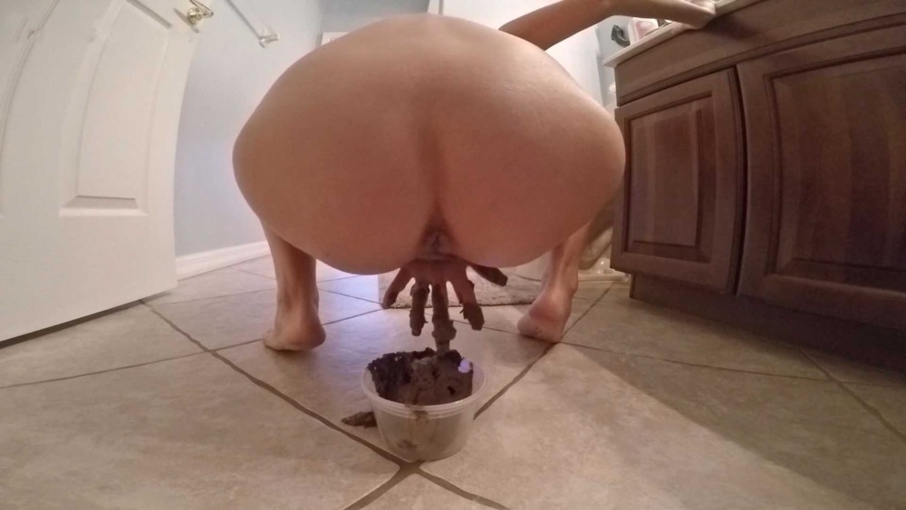 Backs of Asian girls Scat