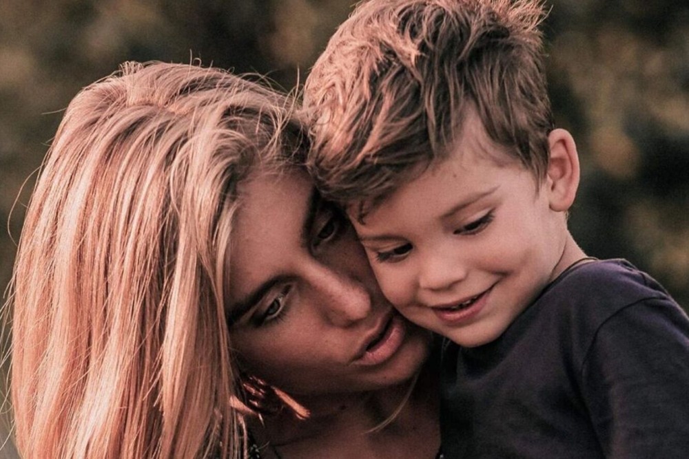 Nino Ninidze with her son